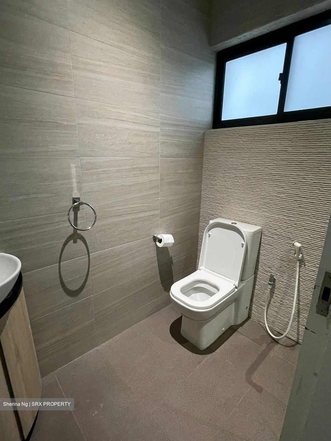 Charlton 27 (D19), Terrace #393385421